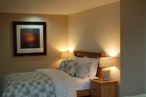 Room - Stunning Moorland Views Over Lake and Rough Tor (Camelford)
