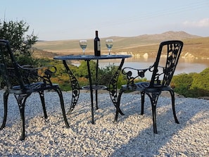Outdoor dining - Stunning Moorland Views Over Lake and Rough Tor (Camelford)