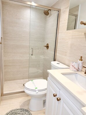 Bathroom - #16 – Charming Miami MiMo Studio. Queen Bed, Kitchen & Workspace (Miami)