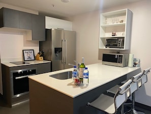 Private kitchen - Nunciatura King Bed | Pool + Parking | Ü Tower, San José, Costa Rica. (San José)