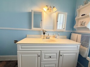 Bathroom - Cozy Home in Serene Orange walking distance to town! (Orange)