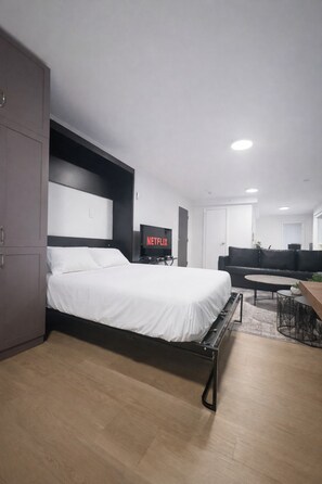 Room - Modern Condo • Sleeps 6 • Near Downtown & Plateau (Montréal)