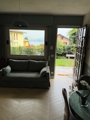Living area - Bellavista Apartment: Lake View, Private Garden, and Free Parking (Baveno)