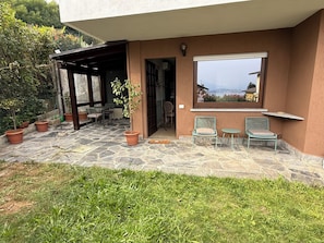Terrace/patio - Bellavista Apartment: Lake View, Private Garden, and Free Parking (Baveno)