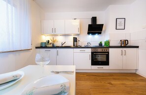 Private kitchen - Charming Apartment in Koblenz (Koblenz)