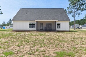 Exterior - Modern & Spacious 4BR/3 Full-Bath Home -Savannah, Statesboro & Hyundai Metaplant (Ellabell)