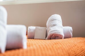 A bed with a white blanket and a pillow with a tag that reads 'SLEEP WELL'. - Sutherland Apartments - Apt 29 (London)