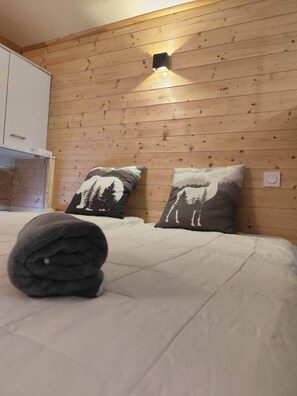 Room - Vrbo Property (Ustou)