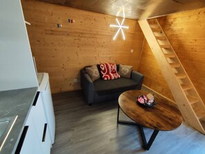 Living area - The Parenting Moment (Ustou)
