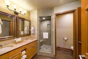 Bathroom - Luxury 2 bedroom Villa (Park City)