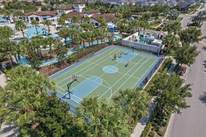 An aerial view of a residential area with a basketball court surrounded by palm trees and a swimming pool. - Private Pool + Star Wars Game Room + Arcade Loft | Near Disney (Kissimmee)