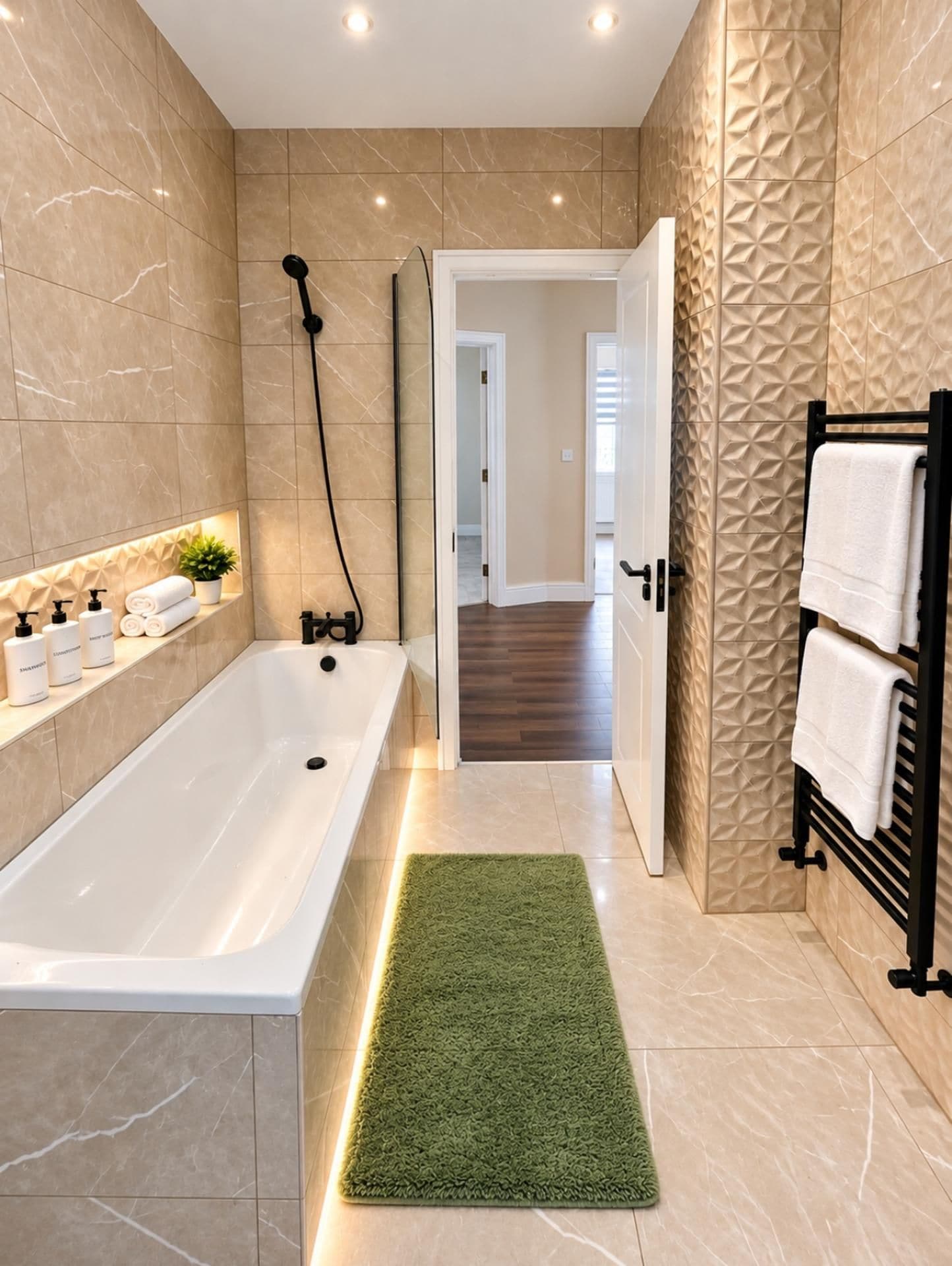 Ein modernes Badezimmer mit Badewanne, Dusche und einem grünen Teppich.