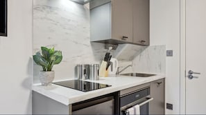Private kitchen - Sutherland Apartments - Apt 33 (London)