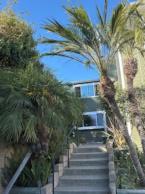 A staircase leading to a building with a clear blue sky above. - 5 minutes to the beach! The Hideaway on Lillie Ave. (Summerland)