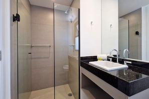 Bathroom - On Pixel Vila Mariana by Housi (São Paulo)