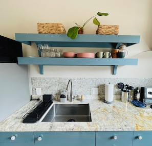 Private kitchen - Clean/Quiet ADU + Outdoor Area (Richmond)