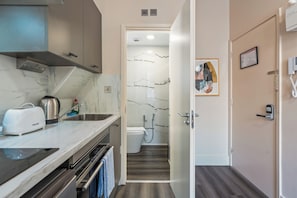 Private kitchen - Sutherland Apartments - Apt 35 (London)