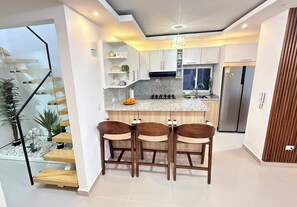 Private kitchen - Penthouse with Private Jacuzzi, Terrace & Grill (San Francisco de Macorís)