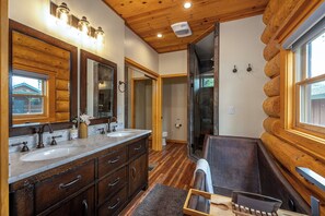 Bathroom - Sugar Pine Lodge (Springville)