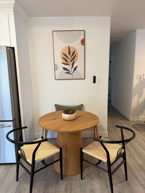 Dining - 4BR desert retreat with Game room + fire pit (Tempe)