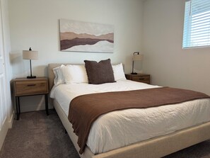 Room - 4BR desert retreat with Game room + fire pit (Tempe)
