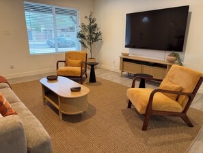 Living area - 4BR desert retreat with Game room + fire pit (Tempe)