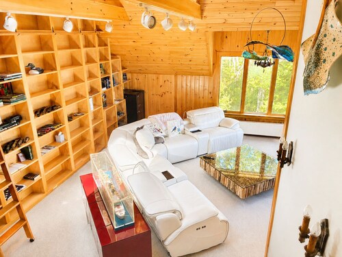 Private Oceanfront Retreat Panoramic Views, Deck & Rocky Shore