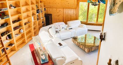 Private Oceanfront Retreat Panoramic Views, Deck & Rocky Shore