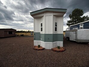 Exterior - #7 Cozy 1-bedroom mobile home in delightful Lakeside with AC (Lakeside)