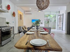 Dining - Modern Rutelena Villa, sleeps 12, private pool, 5 min to 5th Street, the beach, and the supermarket (playa del carmen)