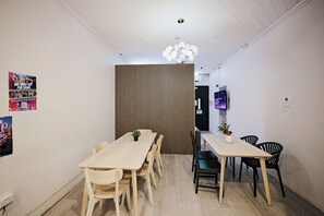 Dining - Serene Hostels Potts Point (Potts Point)