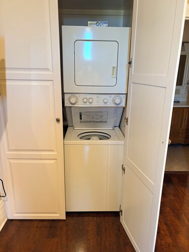 Spacious Boonville Retreat with Full Kitchen and Laundry