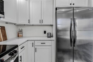 Private kitchen - Orange Blossom Cottage at White Sands/sleeps 8 steps to beach (Indian Rocks Beach)