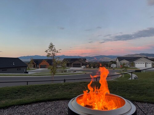 Hillside Retreat - 2 bedroom/3 bed - AC and heat