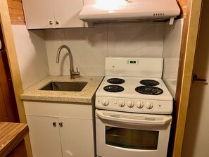 Private kitchen - Convenience Stay Free Parking in the City (Toronto)
