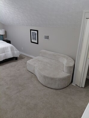 Room - Cozy 1-bedroom house in welcoming College Park with AC (College Park)