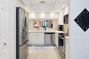 Private kitchen - Lakefront Shorewalk Palms Condo Easy Does It (Bradenton)
