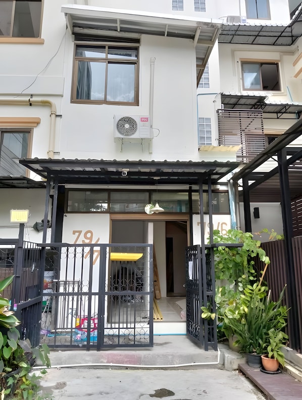 M room Sukhumvit 2 Reviews, Deals & Photos 2026 - Expedia