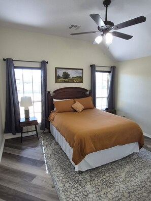 Room - One Noble Place. Near OU, Norman & Riverwind. Private Home in Noble, Oklahoma. (Noble)