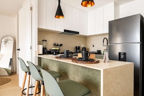 Private kitchen - Elegante 2BR con piscina y vistas (Miraflores)