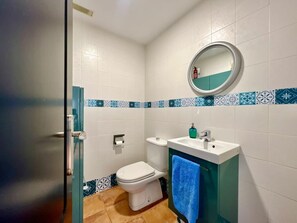 Bathroom - Sea-view townhouse, pool & terrace – La Herradura (AN)