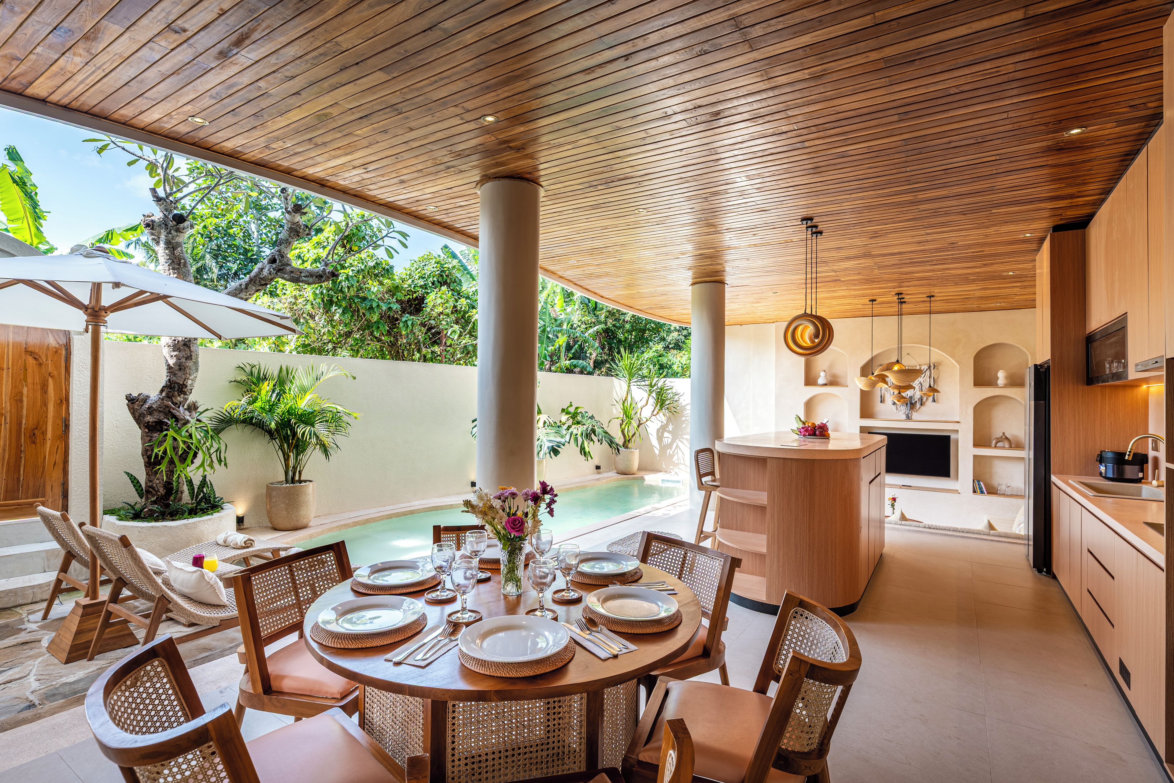 Outdoor dining