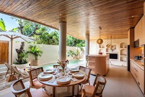 Outdoor dining - Villa Perwira (Bali)