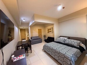 Room - Serene 1-bedroom condo with AC inside Pico De Loro Resort (Nasugbu)