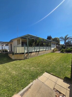 Exterior - Coastal Holiday Shack in Port Hughes/Moonta Bay with Boat parking and fire pit (Moonta Bay)