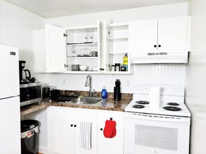 Private kitchen - Perfect comfort 1-bedroom apartment in welcoming Manchester for your stay (Manchester)