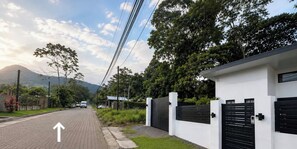 Property grounds - Casita Blanca /Great location with Mountain view (La Fortuna)