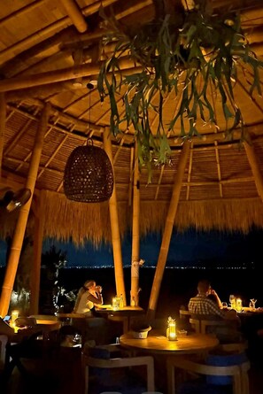 Outdoor dining - PENIDA VIEW VILLAGE (KLUNKUNG)
