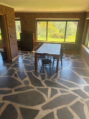 Dining - Paddock and Paws Farm Stay (Riverton)