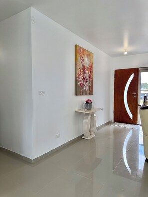 Interior - Modern house clean , close to melton station (Melton South)
